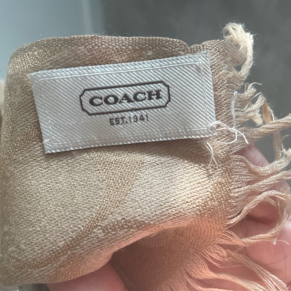 Coach Big C Scarf - Picture 6 of 7